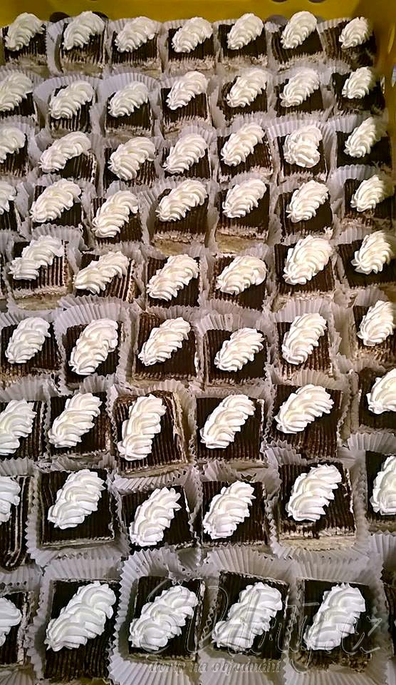 Řez tiramisu (minizákusek)